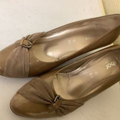 Ladies shoes
