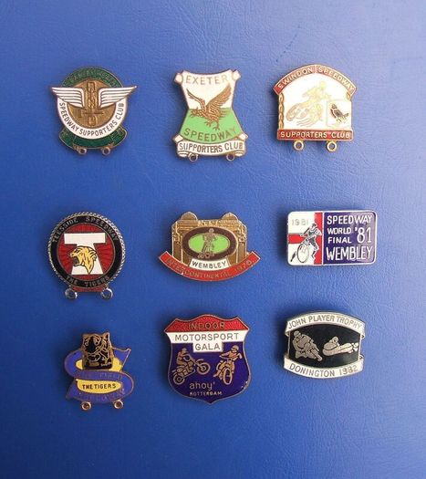 MOTORCYCLE SPEEDWAY (racing sports) - a selection of vintage Speedway Supporters' badges & two others (1960's to 1980's)