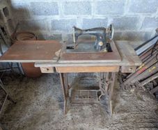 Singer sewing machine and bench