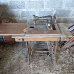 Singer sewing machine and bench