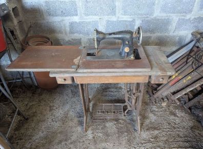 Singer sewing machine and bench