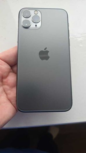 Apple iPhone 11 Pro 64GB Space Grey (Unlocked) Excellent Condition + Box + 2 Cases