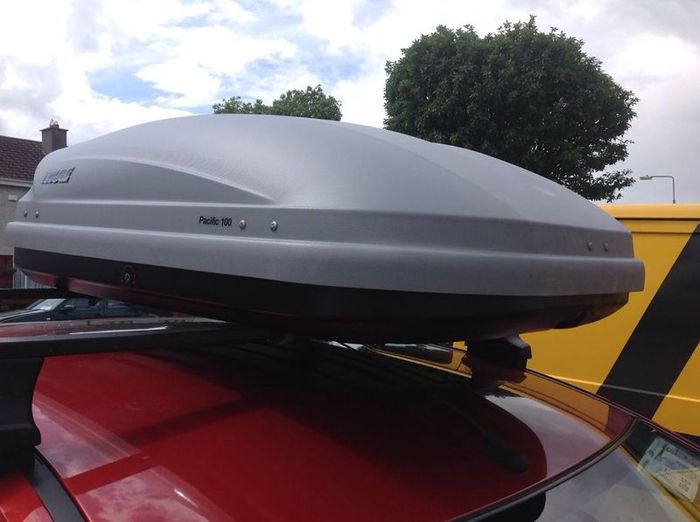Thule pacific 100 Roof Box & Thule Roof Rack