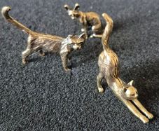 3 brass cats,. Solid brass.