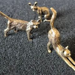 3 brass cats,. Solid brass.