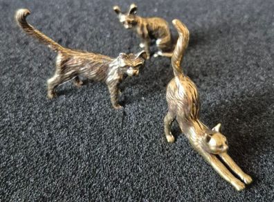 3 brass cats,. Solid brass.