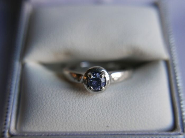 Vintage 9ct White Gold 375 & Blue Sapphire Stacker Ring 2,78g size N