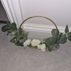 Gold Pew Ends for Hire