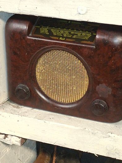 Antique valve radio's PRICE IS FOR 1 ONLY