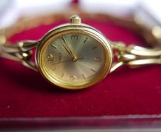 Women's Timex dress watch. Gold opalescent face. Water resistant Quartz Watch (works well