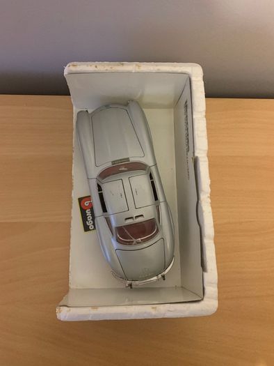 Mercedes Benz 300 SL Mille Miglia 1955 1/18 Burago Model Car