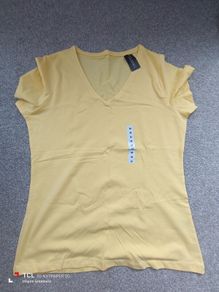 NEW.women's t-shirt. Size medium