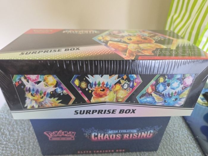 Pokemon Prismatic evolutions suprise box