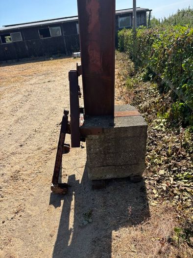 Tractor weight/ unfinished log splitter