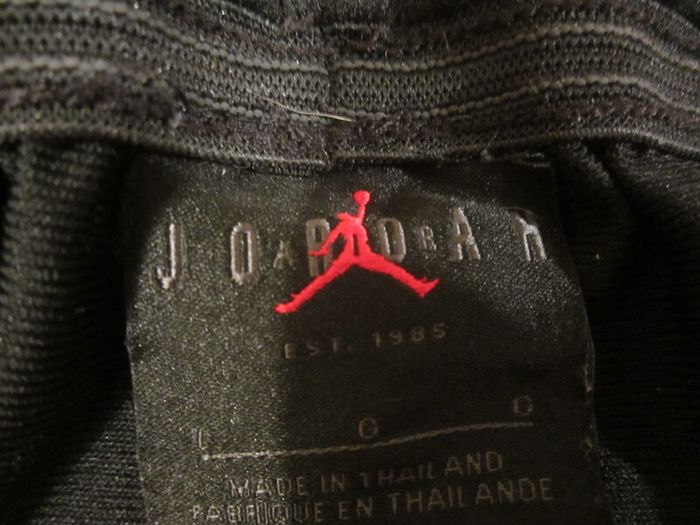 Jordan      black and pink      size L