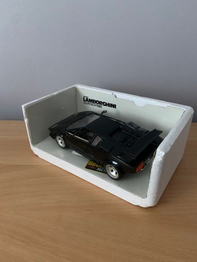 Lamborghini Countach 1988 1/18 Burago Model Car
