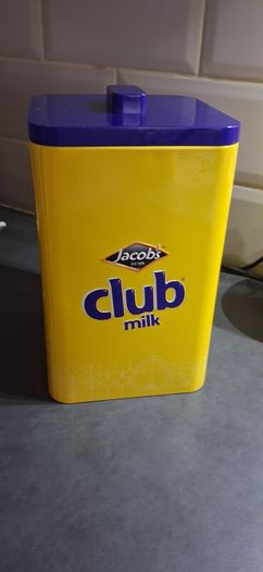 Jacobs club milk biscuit tin