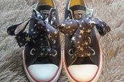 Girls converse size 1.5