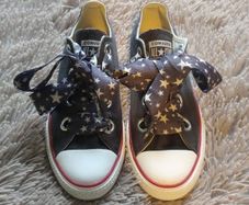 Girls converse size 1.5
