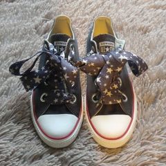 Girls converse size 1.5