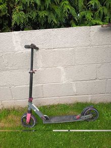 Pink folding kick scooter