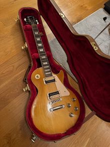 Beautiful Gibson Les Paul Classic and Hard Case