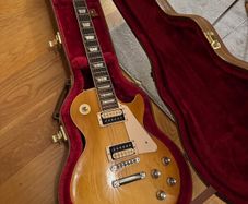 Beautiful Gibson Les Paul Classic and Hard Case