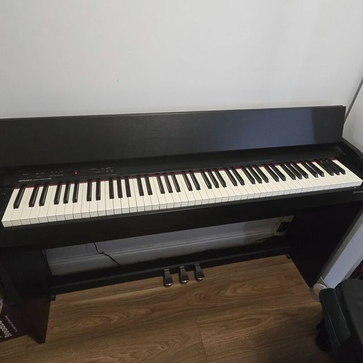 Digital piano Roland  F140r