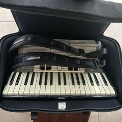 Piano Accordian 96 Bass.