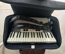 Piano Accordian 96 Bass.