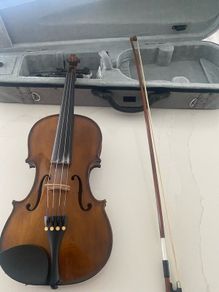 Fiddle 4/4 with bow and case