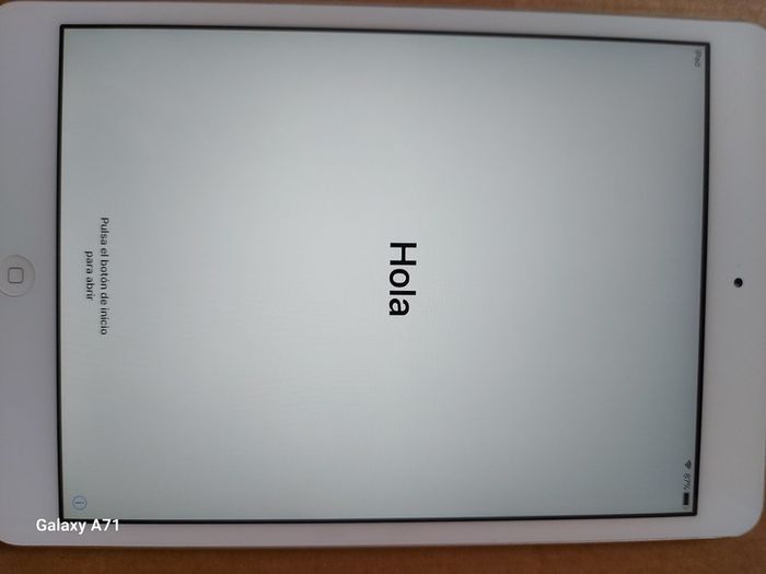 Apple Ipad Mini 2nd Generation 16GB Silver, Excellent cosmetic condition, Activation Locked, for parts or repair