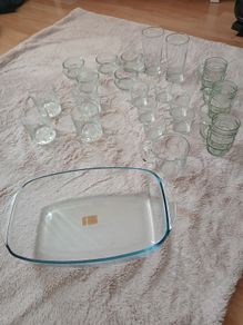 Bundle of glasses mugs large PYREX oven dish 5e for the lot