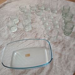 Bundle of glasses mugs large PYREX oven dish 5e for the lot