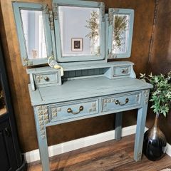 Dressing table