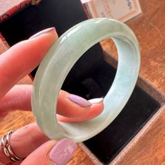 Type A Jade bangle (Jadeite)