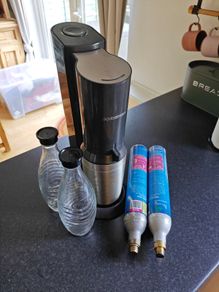 Soda stream crystal 2.0 with extra bottle and cylinder