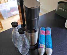 Soda stream crystal 2.0 with extra bottle and cylinder