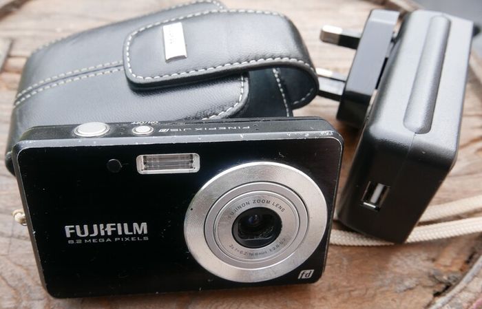 Fujifilm Digital Camera FinePix J15fd 8.2MP-works well