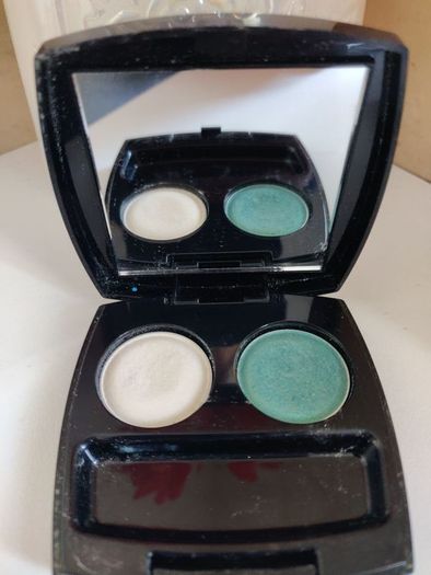 AVON Eyeshadow and blending brush
