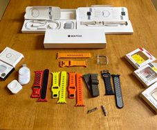 Apple Watch SE 2nd Gen GPS 40mm Starlight Aluminium Case 1 Owner Extras 14pc New Charger Case Strap Band Professional Office Work Lifestyle Fitness Outdoors Elegant Party Event Magnetic Ocean