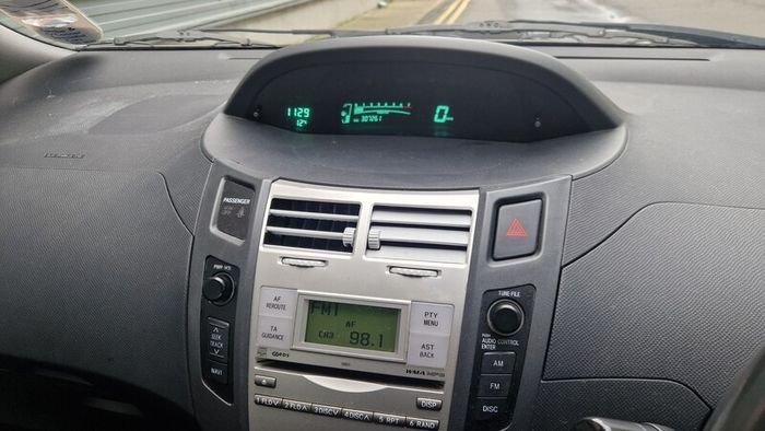 06 Toyota Yaris 1ltr petrol