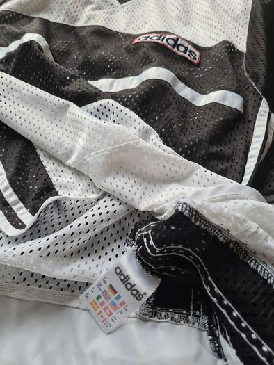 Adidas shirt T-shirt black white short sleeve vintage D164 UK 32 / 34 the  Brand