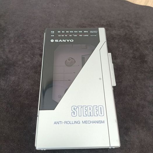 Sanyo M-G32 Personal Stereo Cassette Player