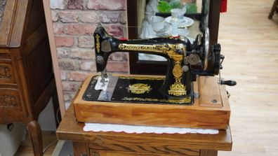 Vintage Singer Hand-Crank Sewing Machine