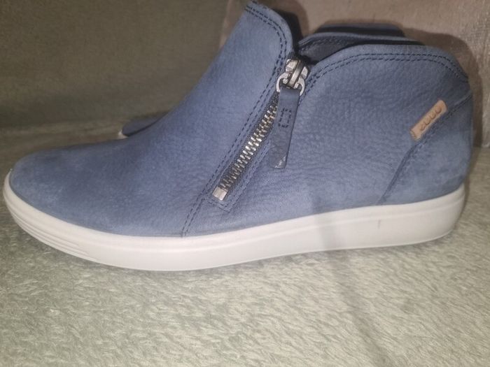 Womens size 3 sketchers and ecco boots