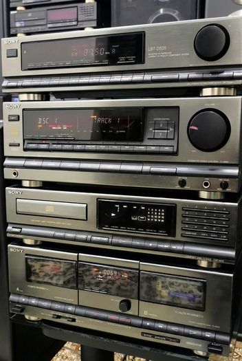Sony's Liberty LBT-D System highly sought-after System including the matching Turntable in great condition