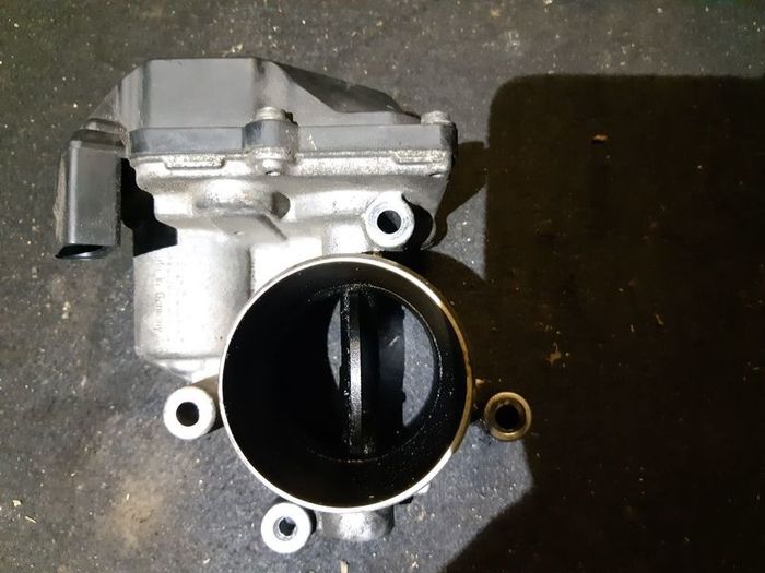 Vw Golf Audi Seat Skoda Caga 2.0 Tdi Throttle Body 03l128063e
