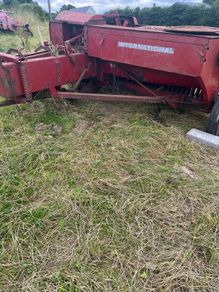 International square baler