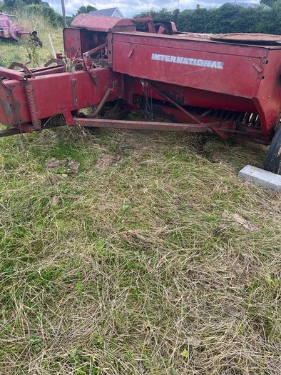 International square baler